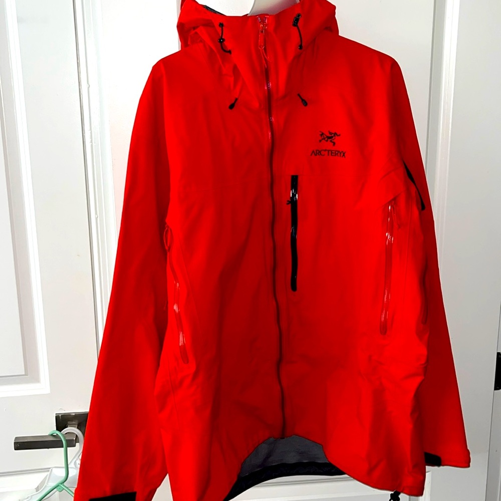 Arcteryx theta SVX Jacket crimson red orange size XL